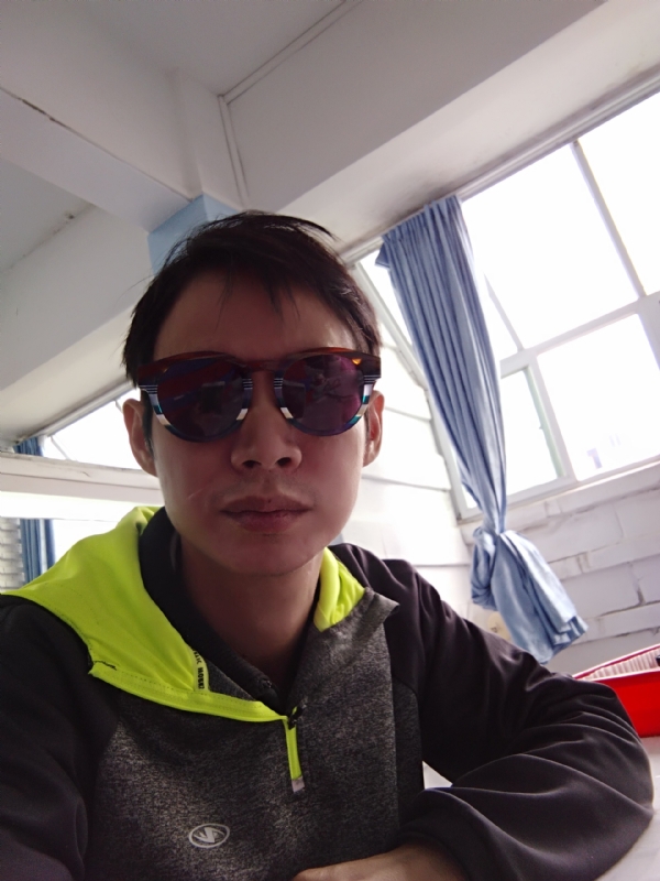 五华移民男的第一张照片--沧州相亲服务中心