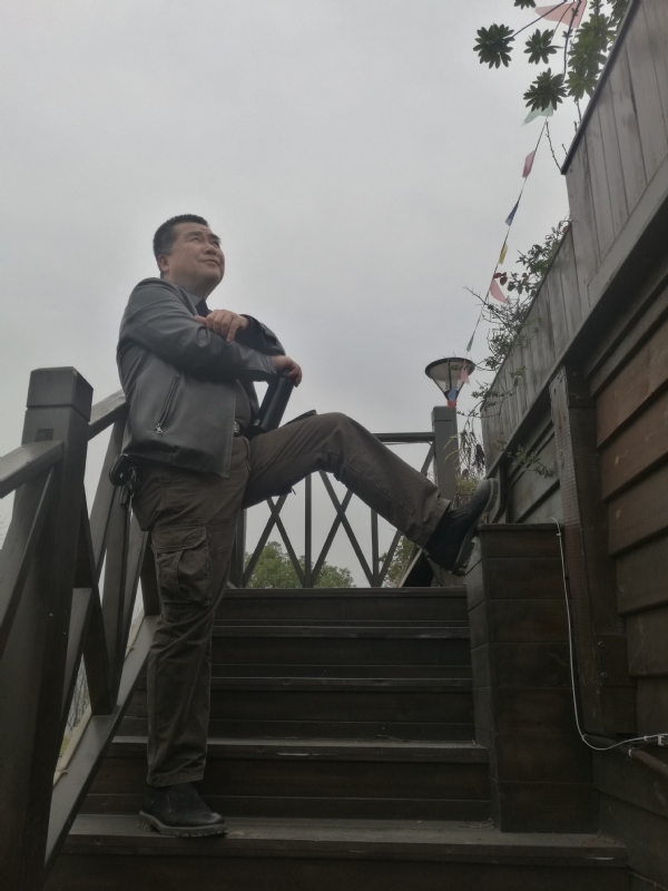 孤单背影的第一张照片--沧州相亲服务中心