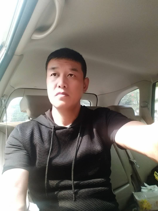 深爱的疯子的第一张照片--沧州相亲服务中心