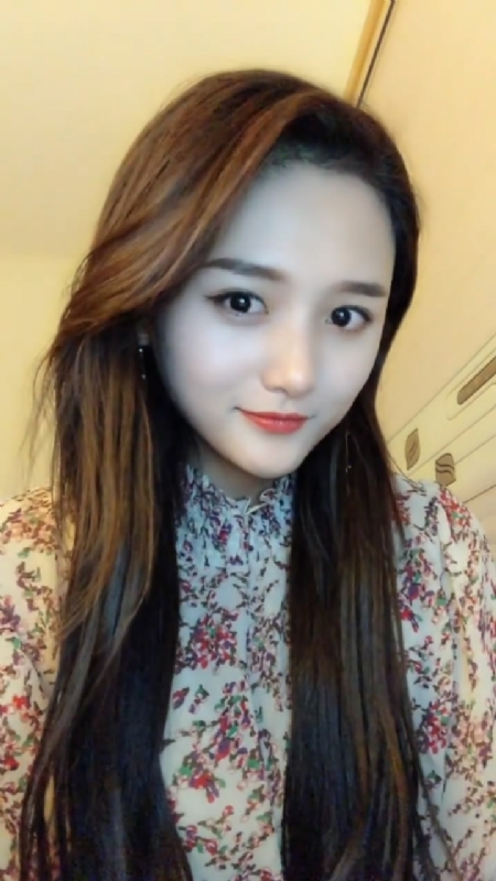 淡然一笑的第一张照片--沧州相亲服务中心