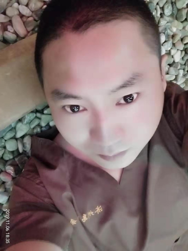 红枫叶的第一张照片--沧州相亲服务中心