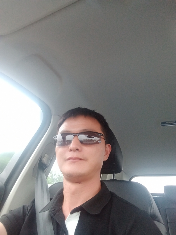 孤独的男人的第二张照片--沧州相亲服务中心
