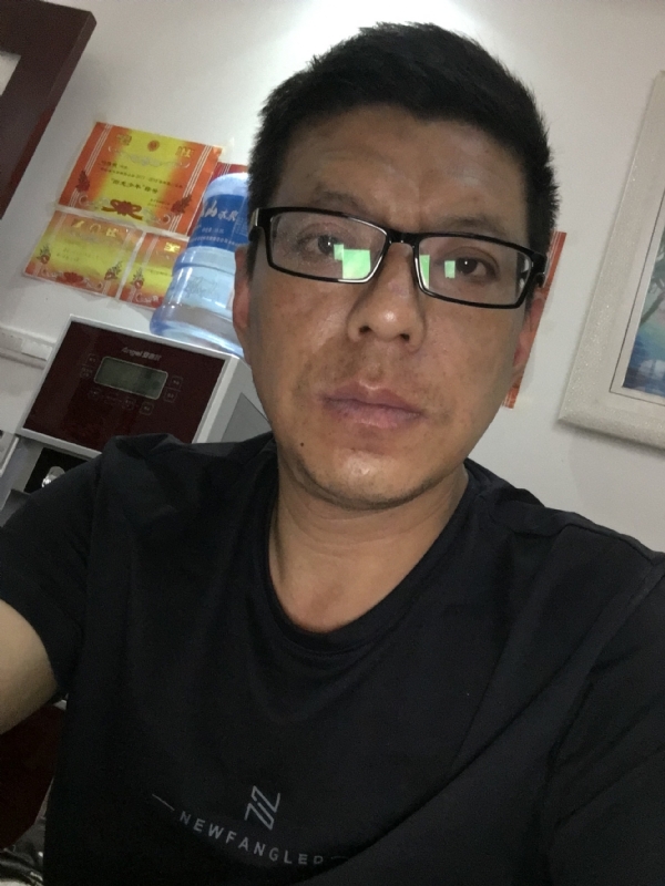 牵手的第三张照片--沧州相亲服务中心