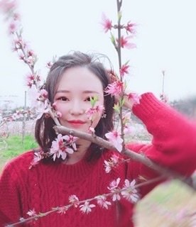 小桌子的第一张照片--沧州相亲服务中心