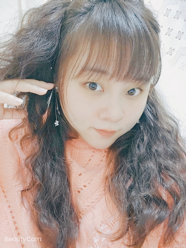 艾薇儿的第一张照片--沧州相亲服务中心