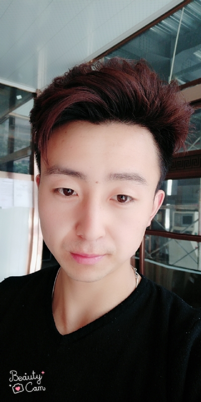 拼命微笑的第三张照片--沧州相亲服务中心