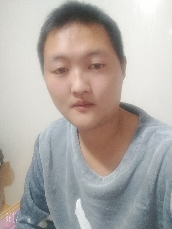 烟圈里透着伤的第二张照片--沧州相亲服务中心