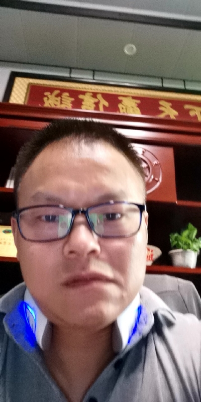 模具工匠的第一张照片--沧州相亲服务中心