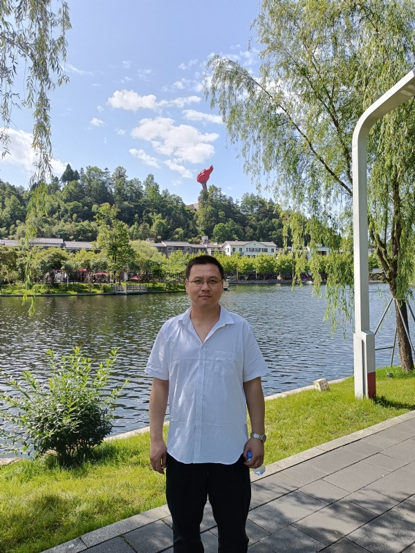 风雨相伴的第一张照片--沧州相亲服务中心