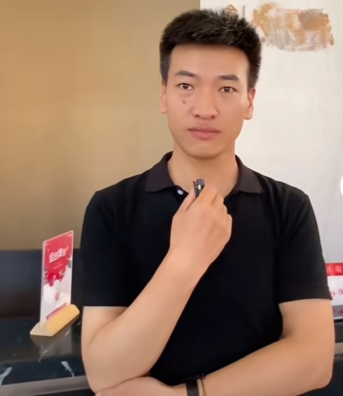 一杯梁白开的第一张照片--沧州相亲服务中心