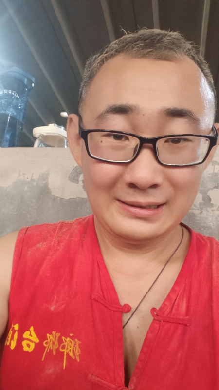 黑黑一笑的第二张照片--沧州相亲服务中心