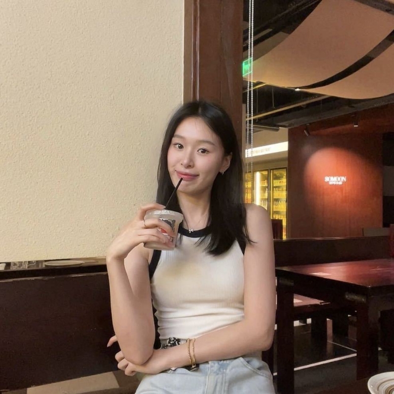 羽毛的第一张照片--沧州相亲服务中心
