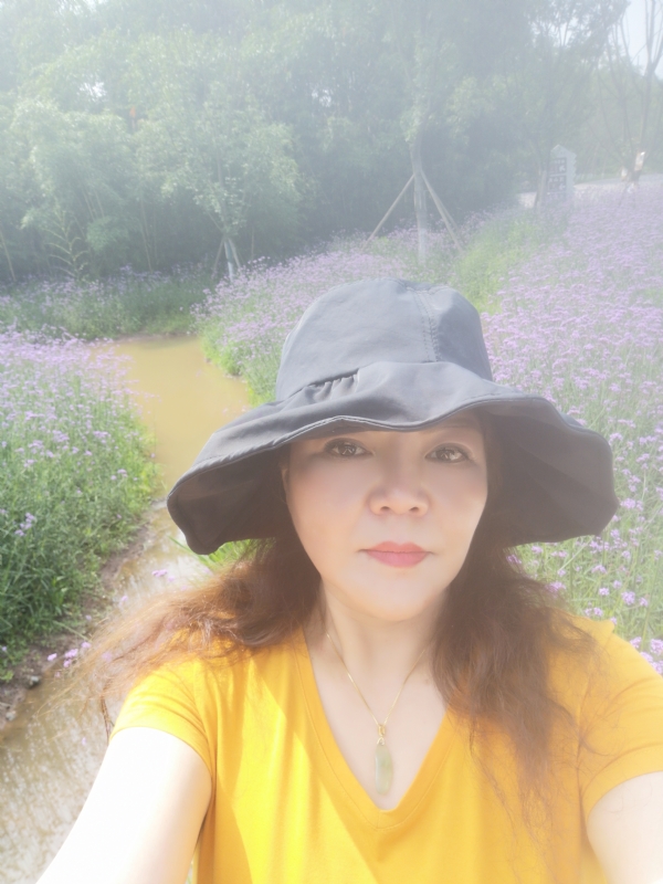 宛霞的第三张照片--沧州相亲服务中心