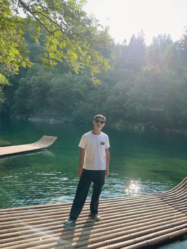 林言的第二张照片--沧州相亲服务中心